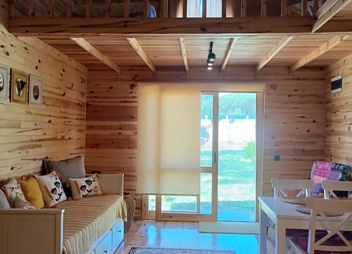 Badece Farm Yellow House Bergama