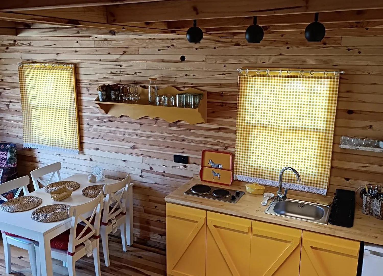 Badece Farm Yellow House Bergama